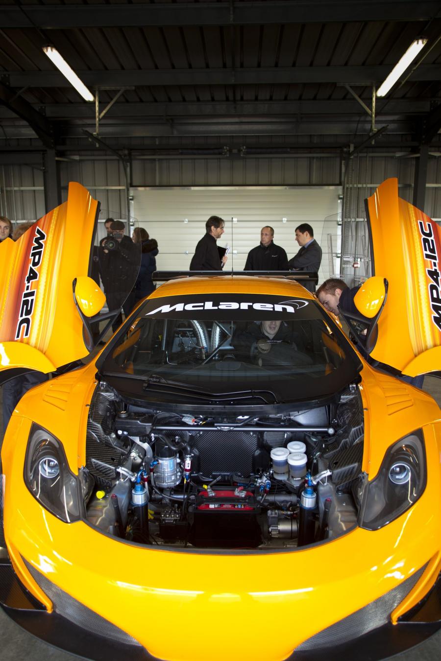  McLaren MP4-12C GT3 2011 года  (фото 39 из 107)